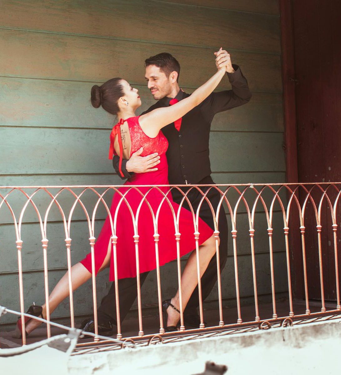 Rondreis Argentinië, Buenos Aires, excursie tango show, tango dansers op balkon