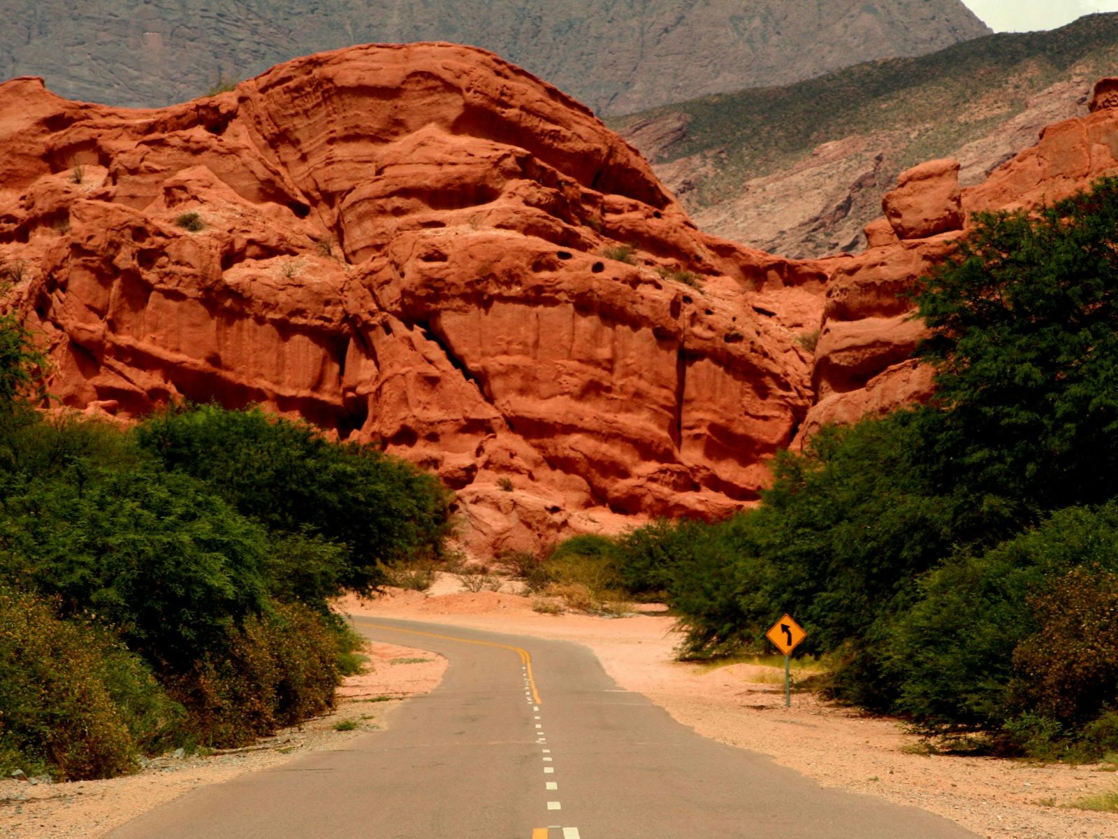 Rondreis Argentinië, Cafayate, excursie paardrijden door zandduinen Cafayate, rode rotsen