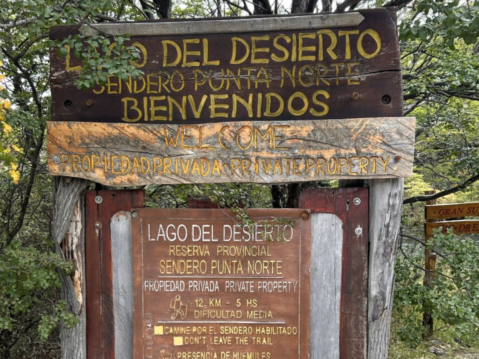 Rondreis Argentinië, El Chalten, excursie wandelen bij Lago del Desierto, bord met wandelroute