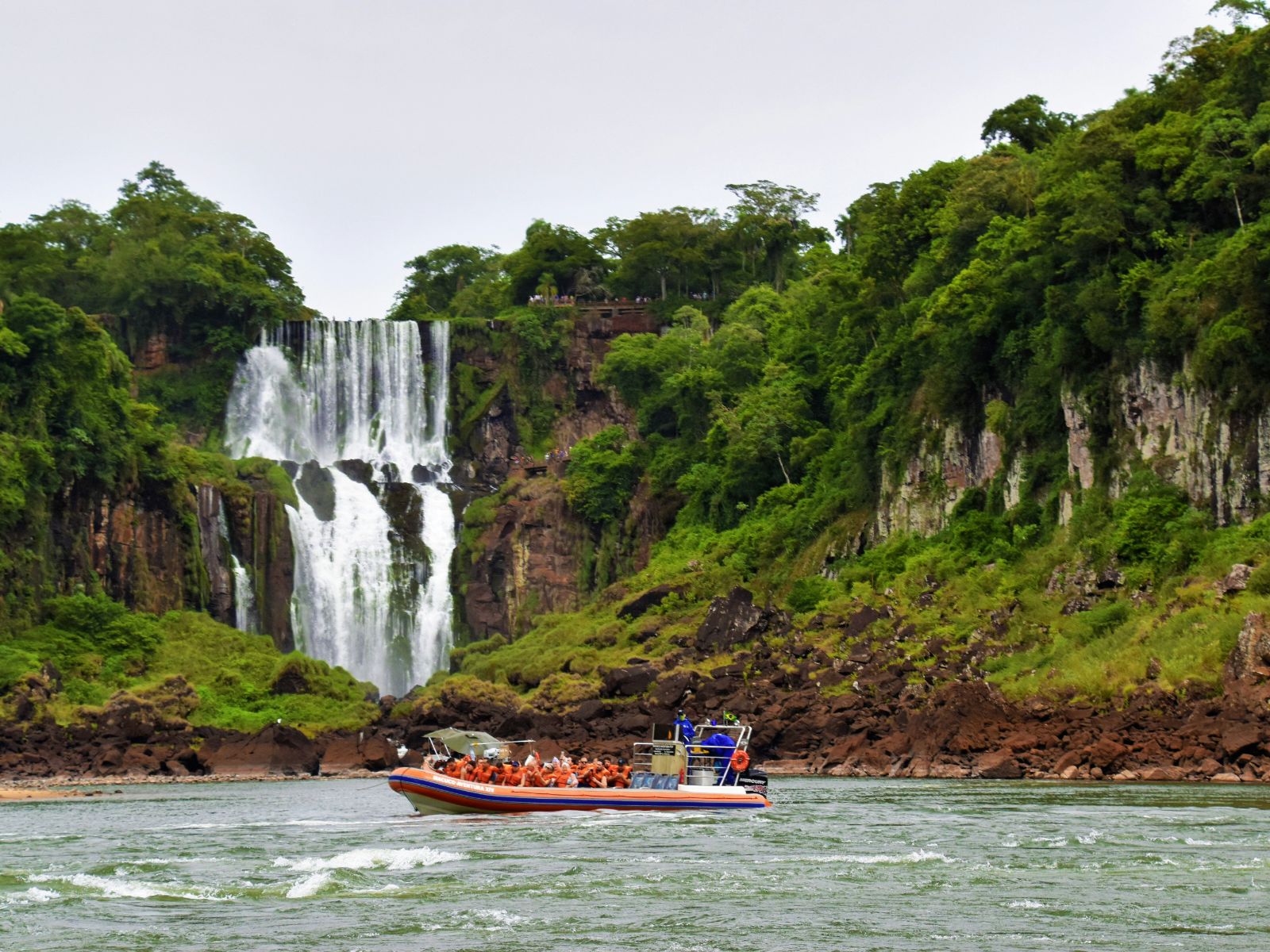 Rondreis Argentinië, Iguazu, excursie boottocht Iguazu, boottocht naar waterval