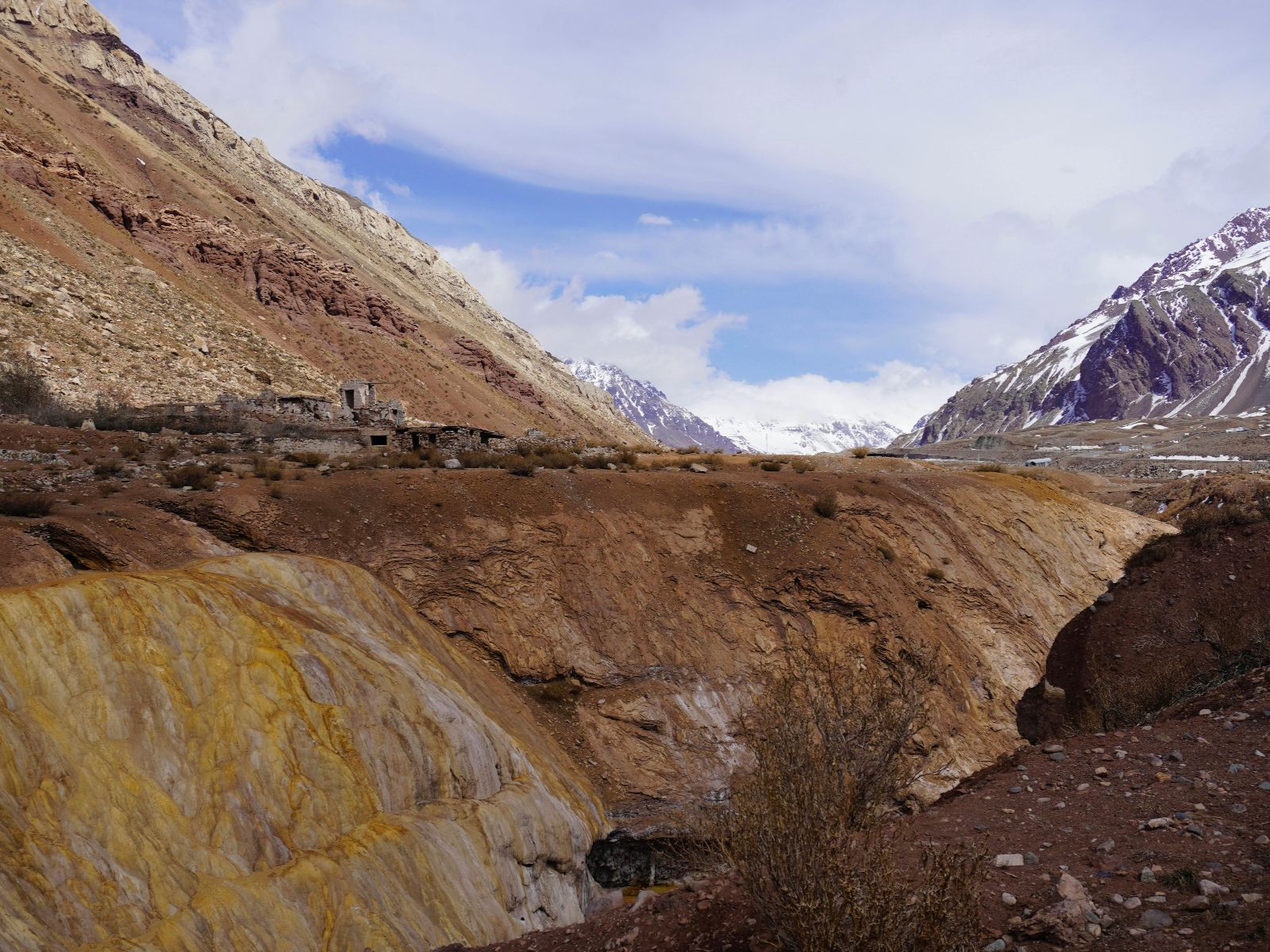 Rondreis Argentinië, Mendoza, excursie Andestour, bergtoppen en kleurrijke rotsen
