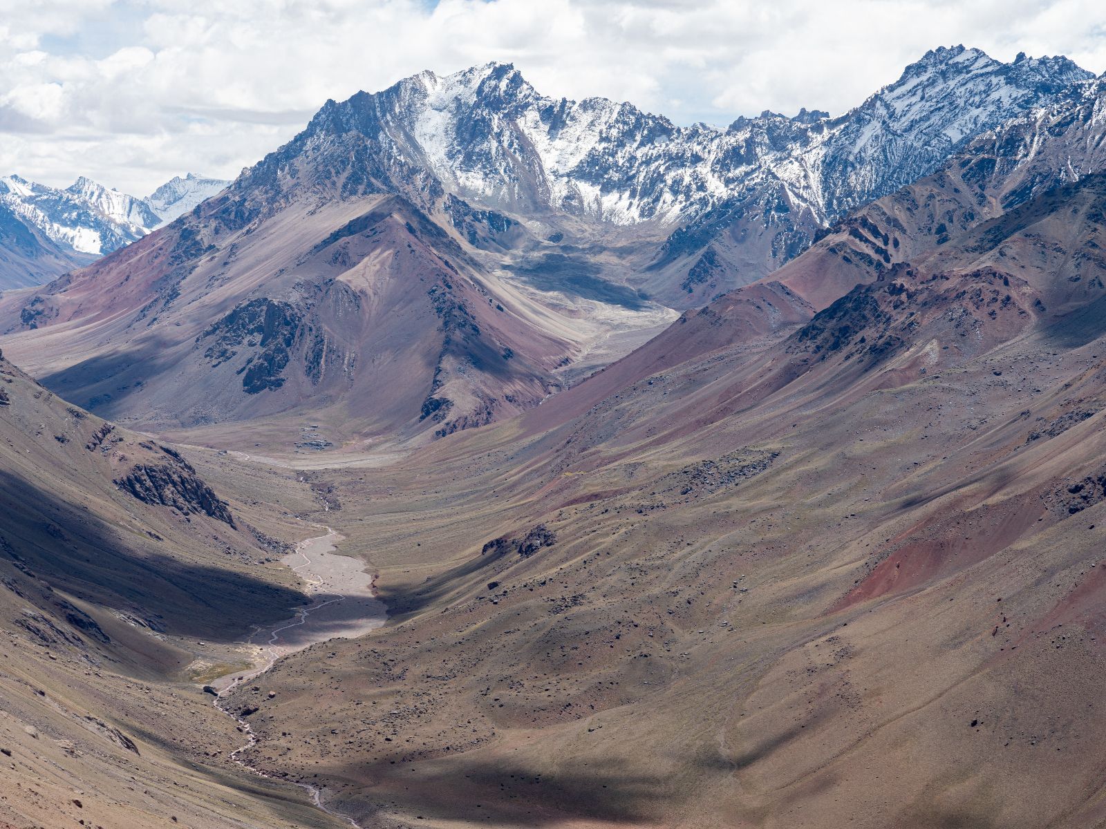 Rondreis Argentinië, Mendoza, excursie Andestour, besneeuwde bergtoppen van Alta Montaña Mendoza