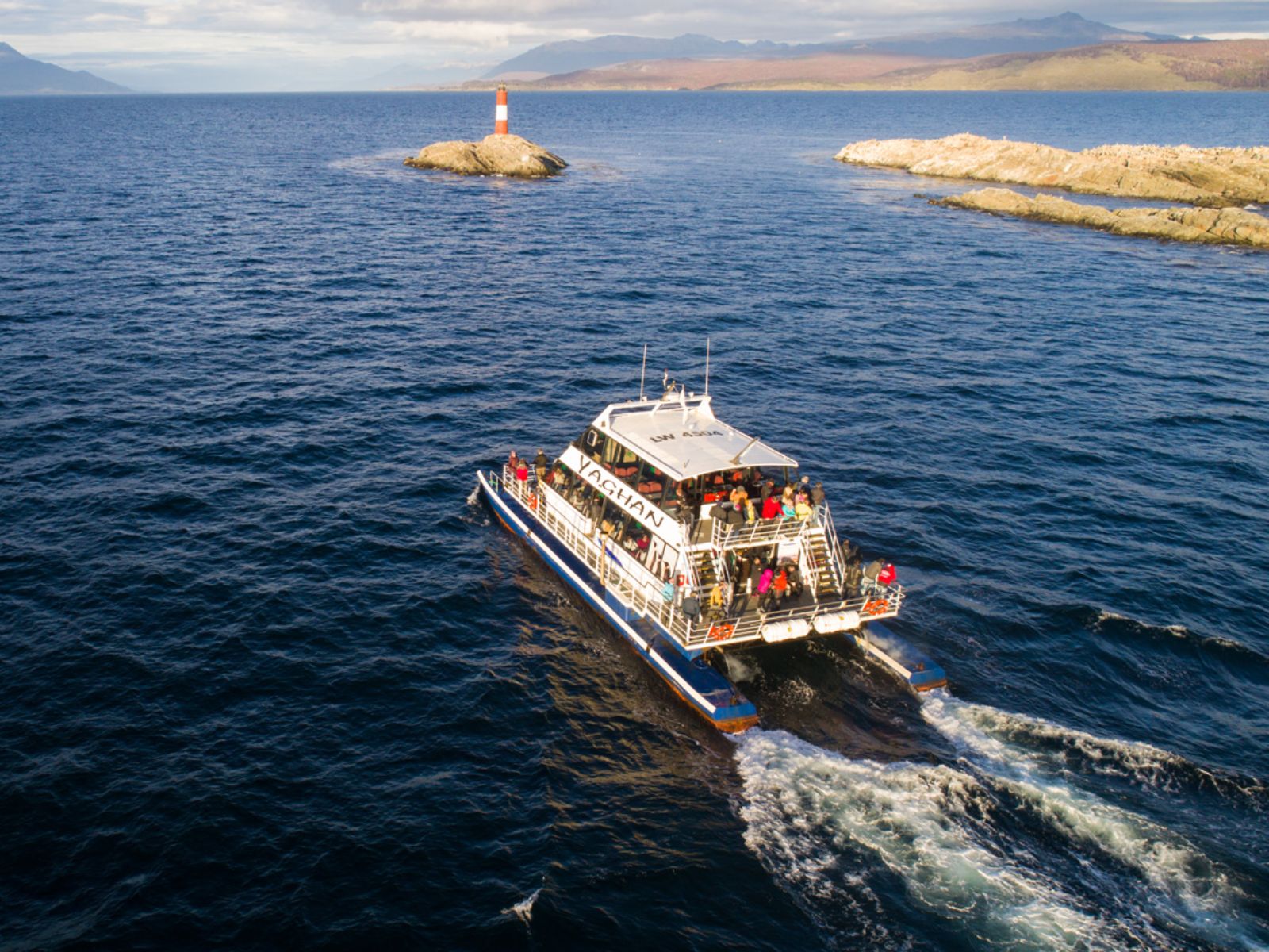 Rondreis Argentinië, Ushuaia, excursie boottocht Beagle, eiland met vuurtoren