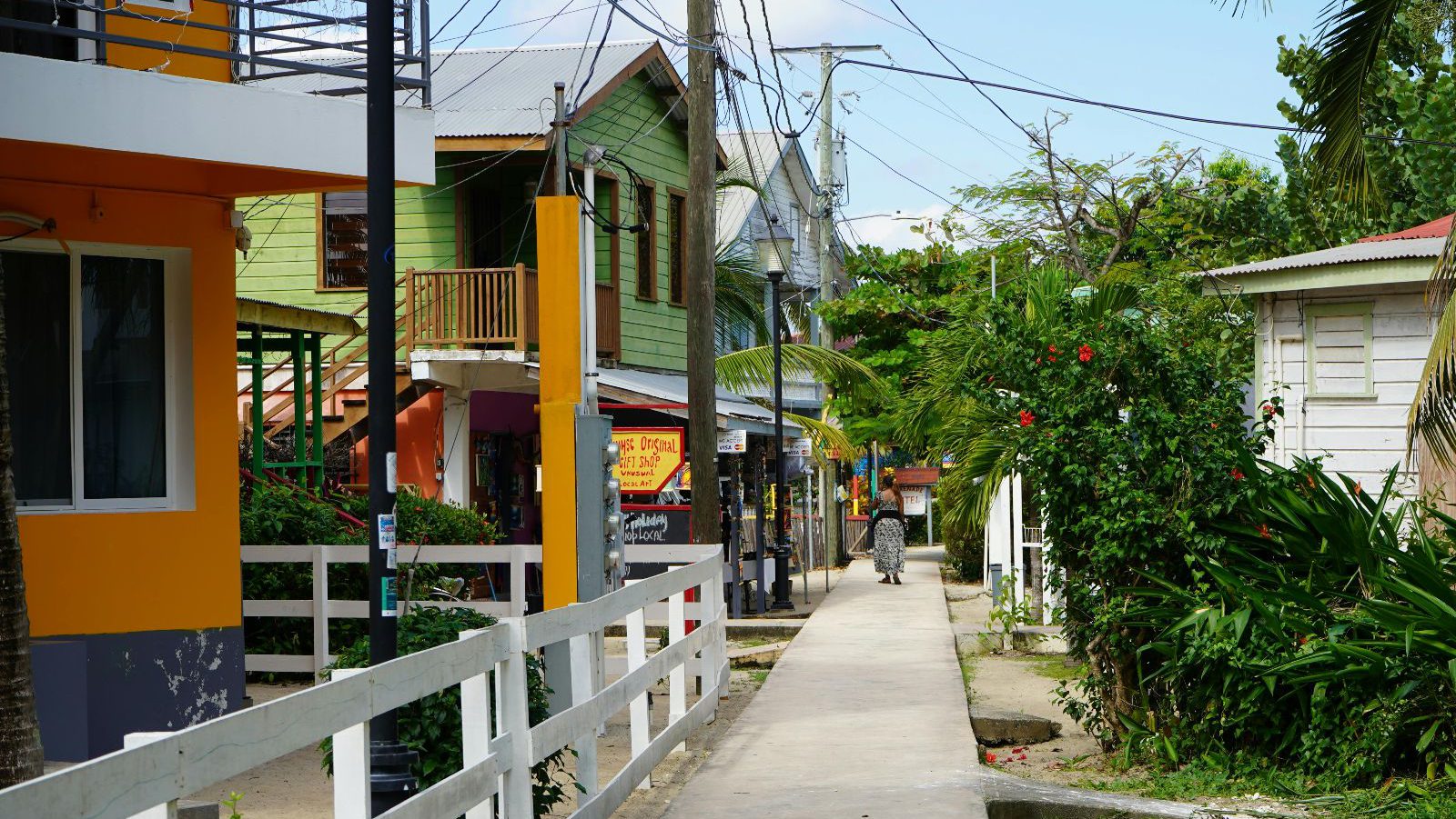 Rondreis Belize, Placencia, kleurrijke huisjes