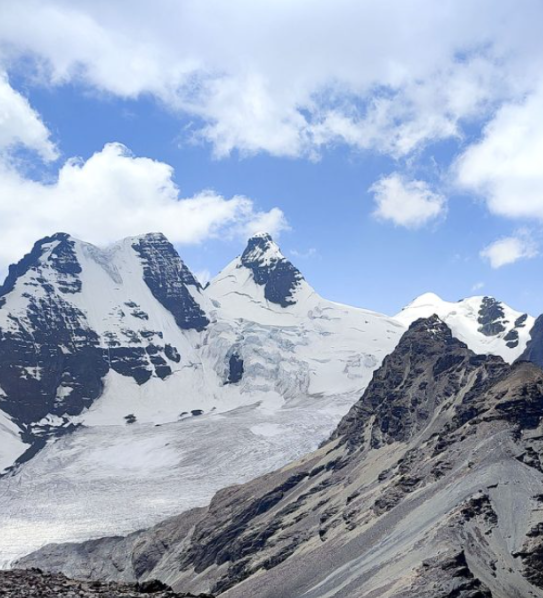 Rondreis Bolivia, La Paz, excursie beklimming bergtop Pico Austria, uitzicht op top van bergen