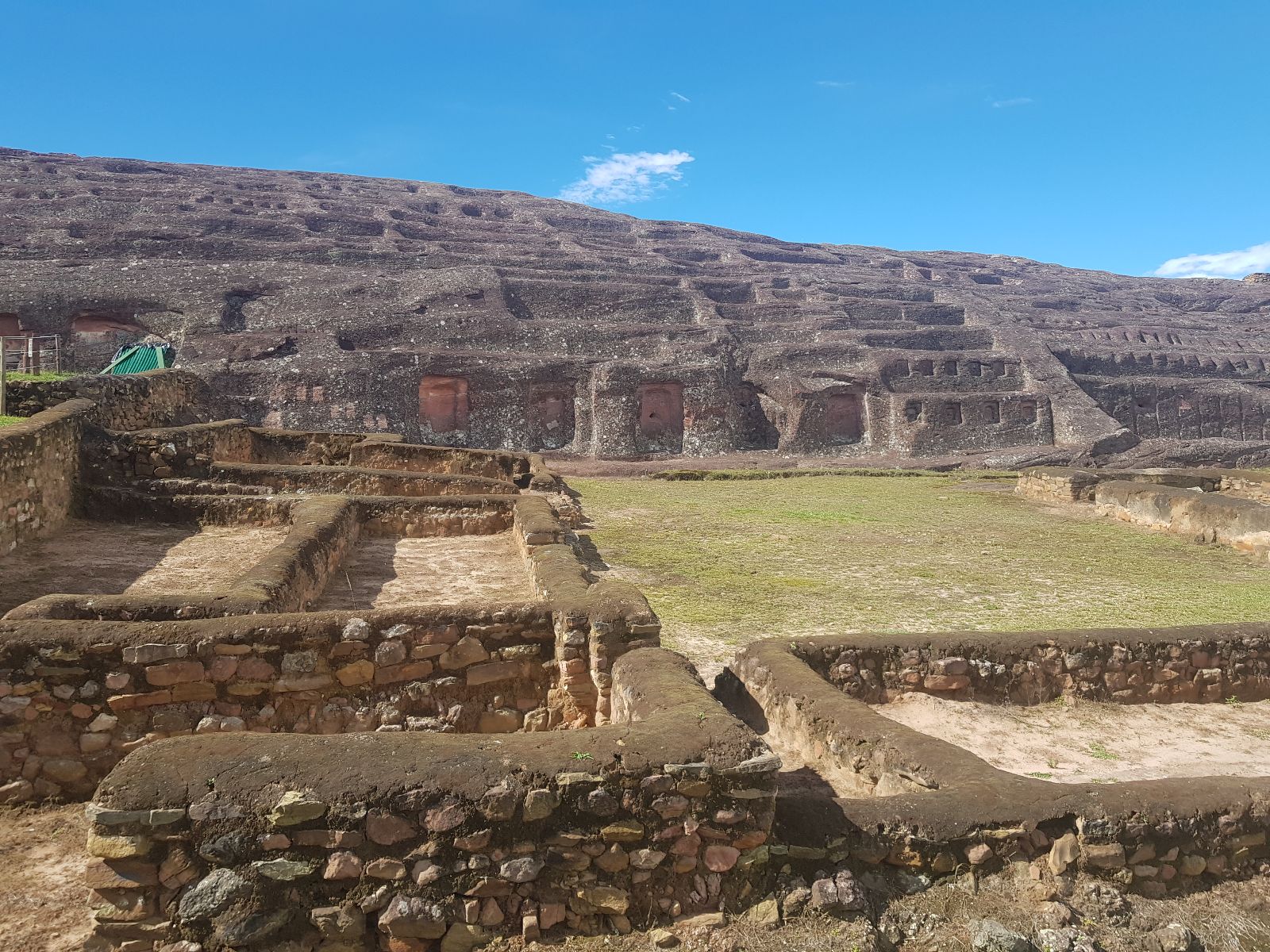Rondreis Bolivia, Samaipata, excursie El Fuerte en Amboro National Park, ruïnes El Fuerte