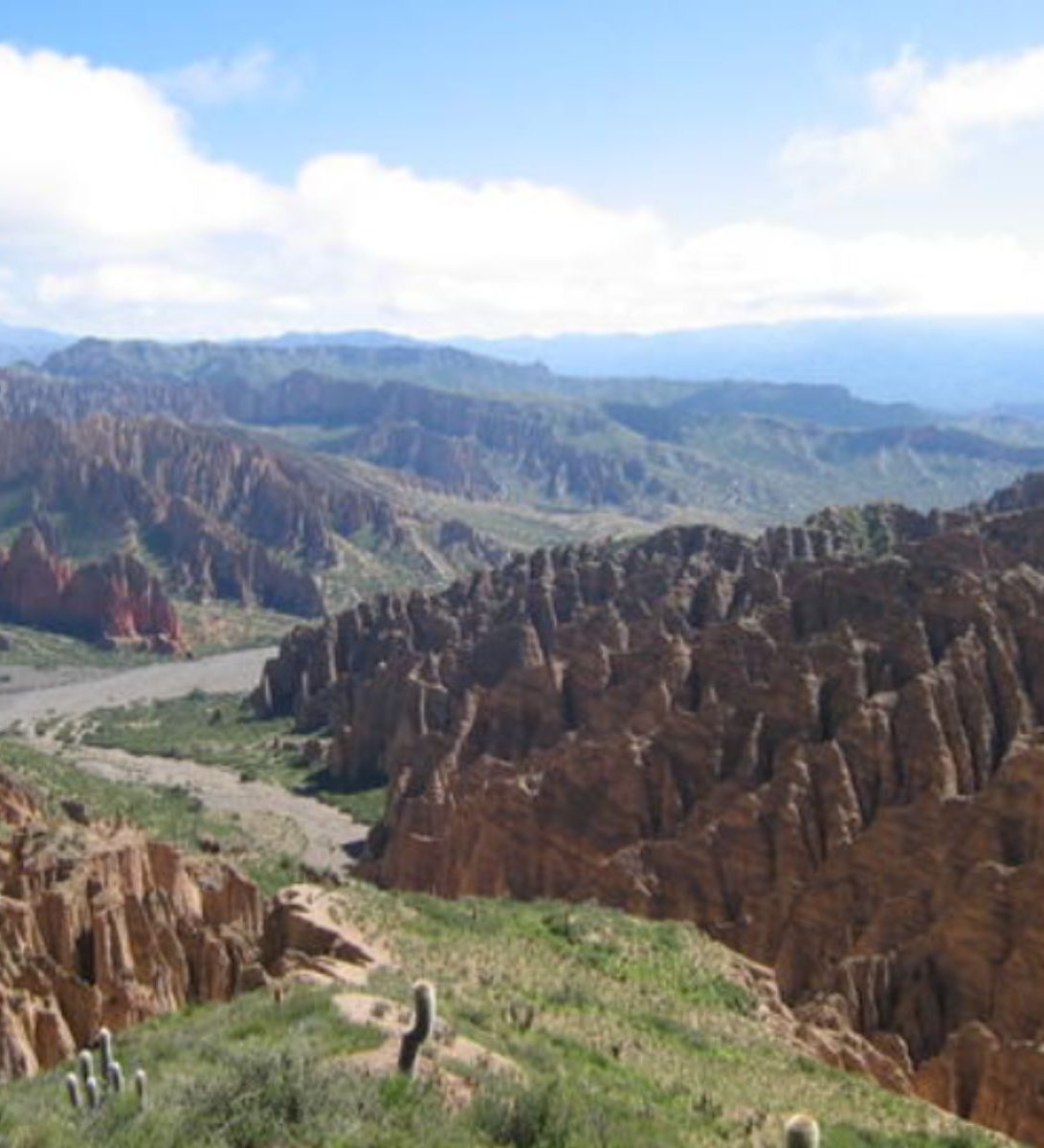Rondreis Bolivia, Sucre, excursie hike Cordillera de los Frailes, omgeving en uitzichten op monolieten