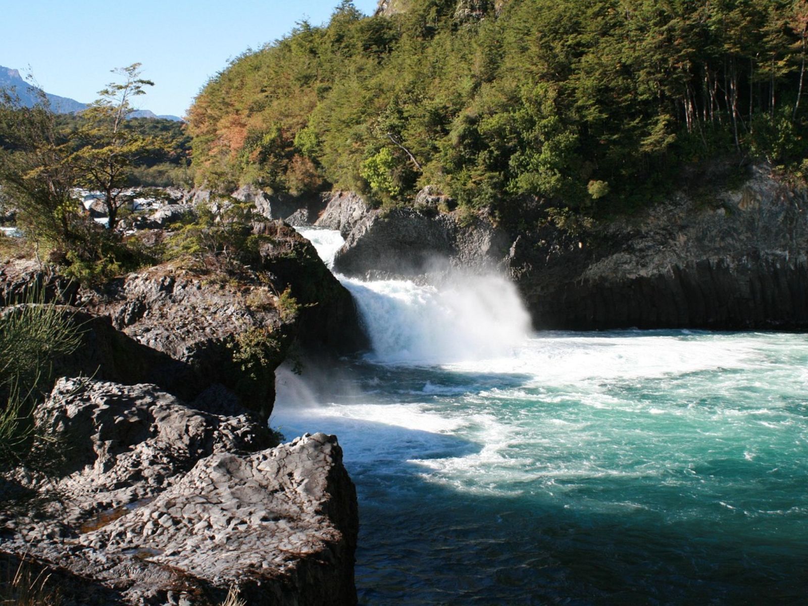 Rondreis Chili, Puerto Varas, excursie hiken bij de Osorno vulkaan en Petrohue watervallen, Waterval Petrohue