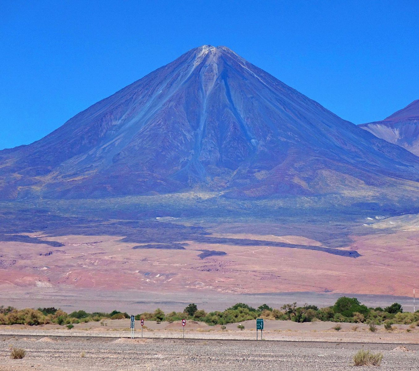Rondreis Chili, San Pedro de Atacama, excursie vulkaanbeklimming Sairecabur of Lascar, vulkaanaanzicht