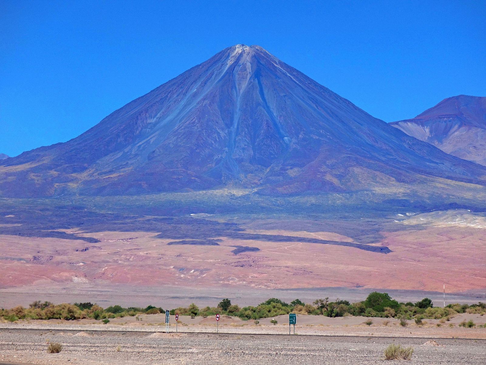 Rondreis Chili, San Pedro de Atacama, excursie vulkaanbeklimming Sairecabur of Lascar, vulkaanaanzicht