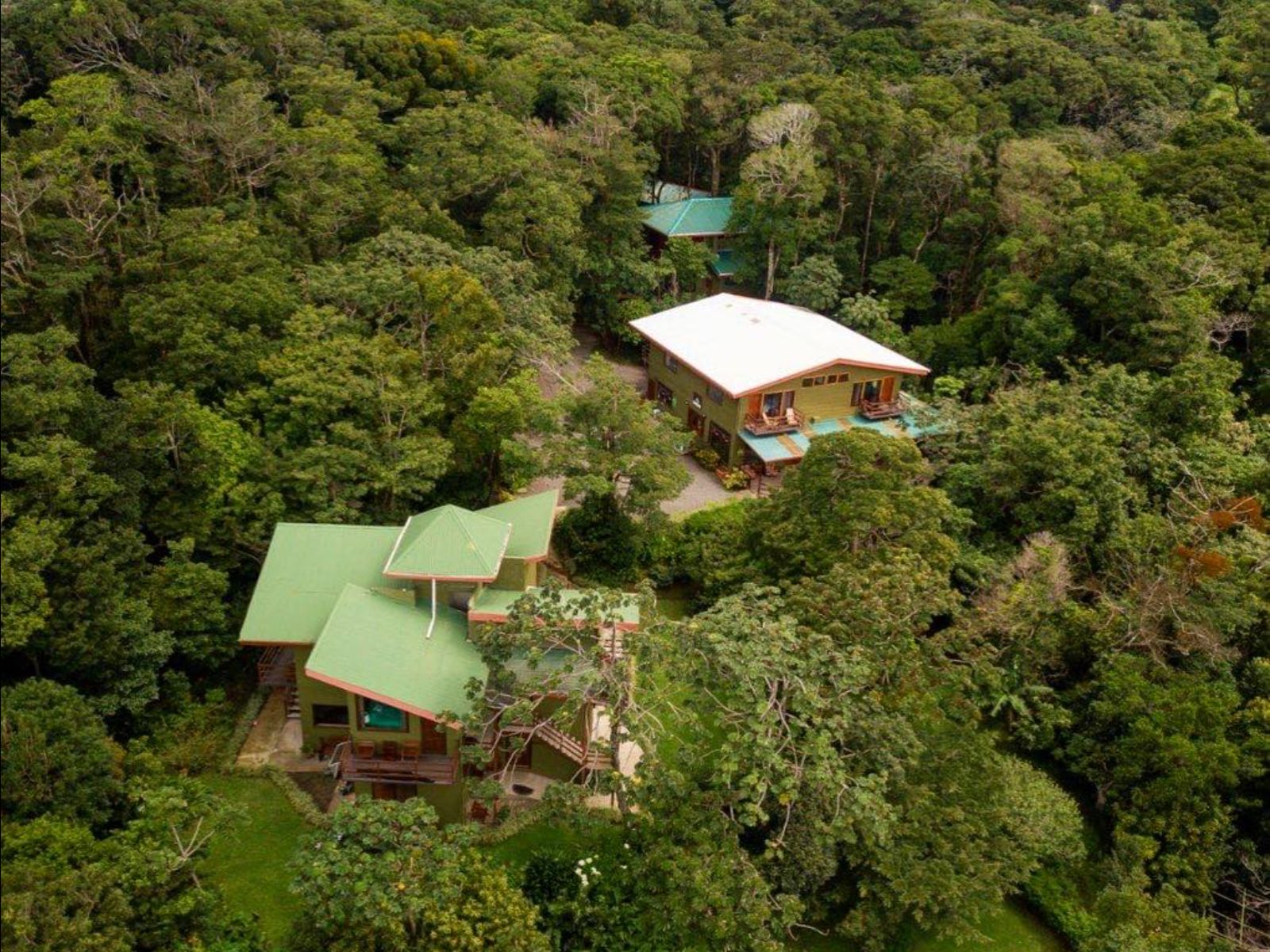 Rondreis Costa Rica, Santa Elena, Cala Lodge, aanzicht vanuit de lucht