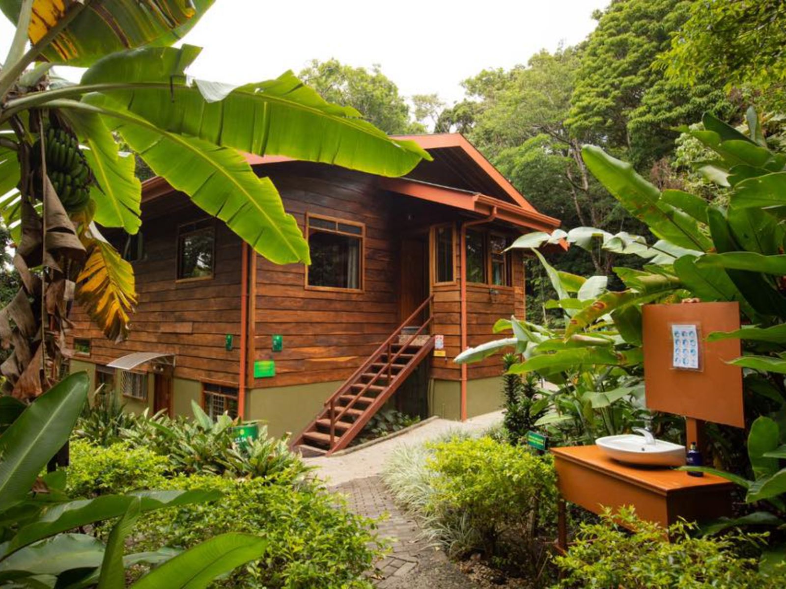 Rondreis Costa Rica, Santa Elena, Cala Lodge, lodge kamer buitenaanzicht