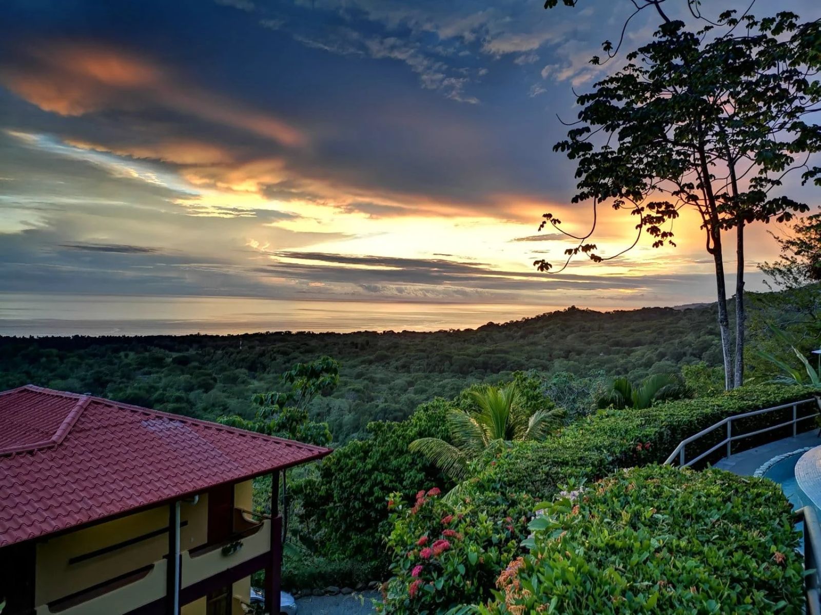 Rondreis Costa Rica, Uvita, Vista Ballena Hotel, uitzicht van buiten
