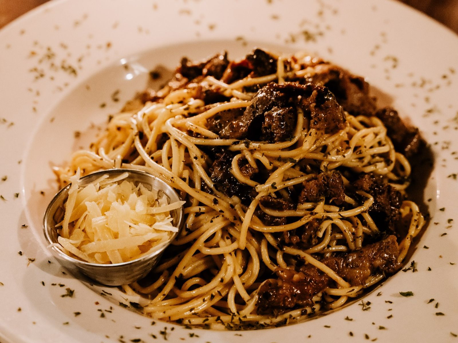Rondreis Guatemala, El Paredon, Pacifico, bord met pasta restaurant