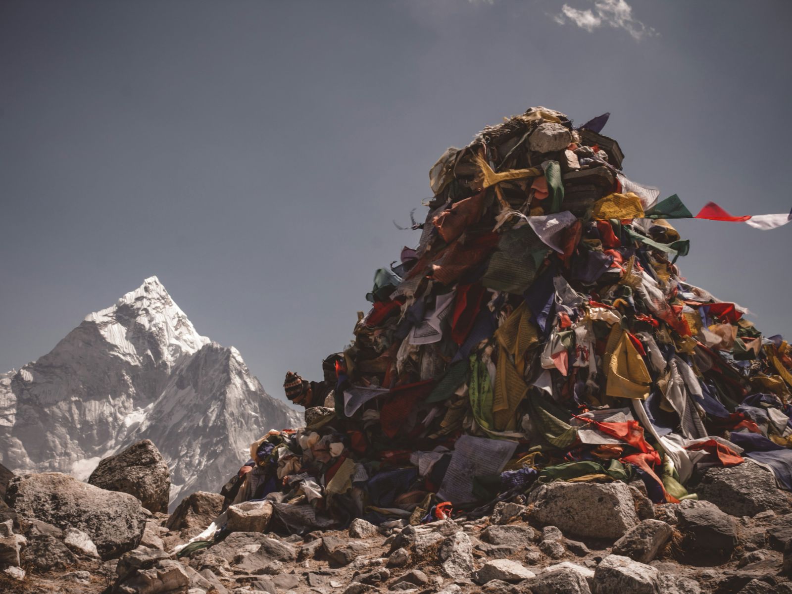 Rondreis Nepal, Evert Regio, Base Camp vlaggetjes