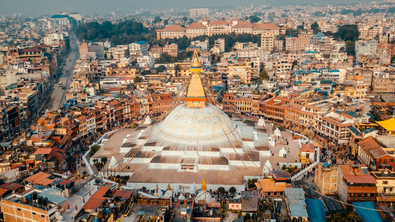 Rondreis Nepal, Kathmandu, Boudhanath Stupa bovenaanzicht in Kathmandu