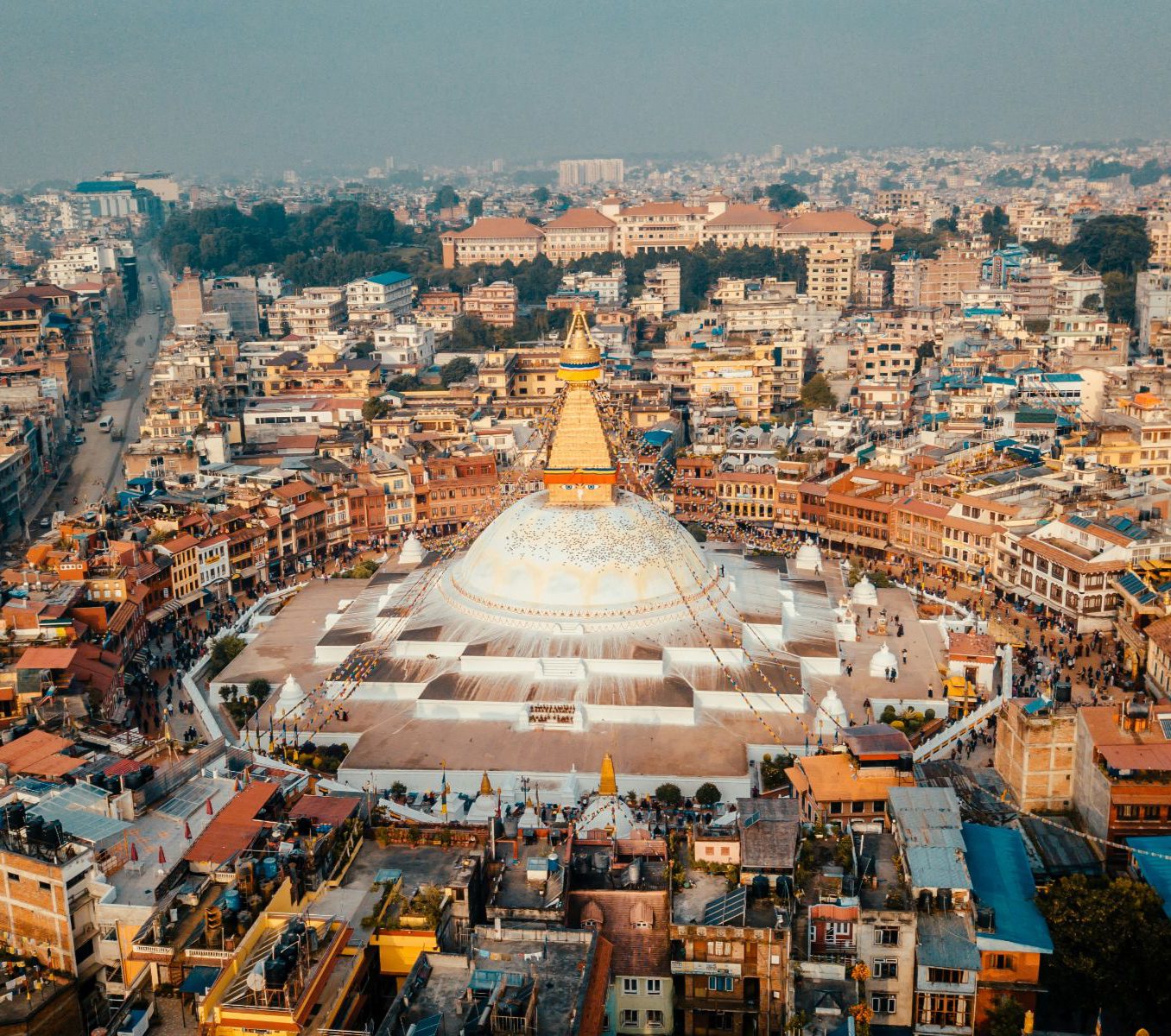 Rondreis Nepal, Kathmandu, Boudhanath Stupa bovenaanzicht in Kathmandu