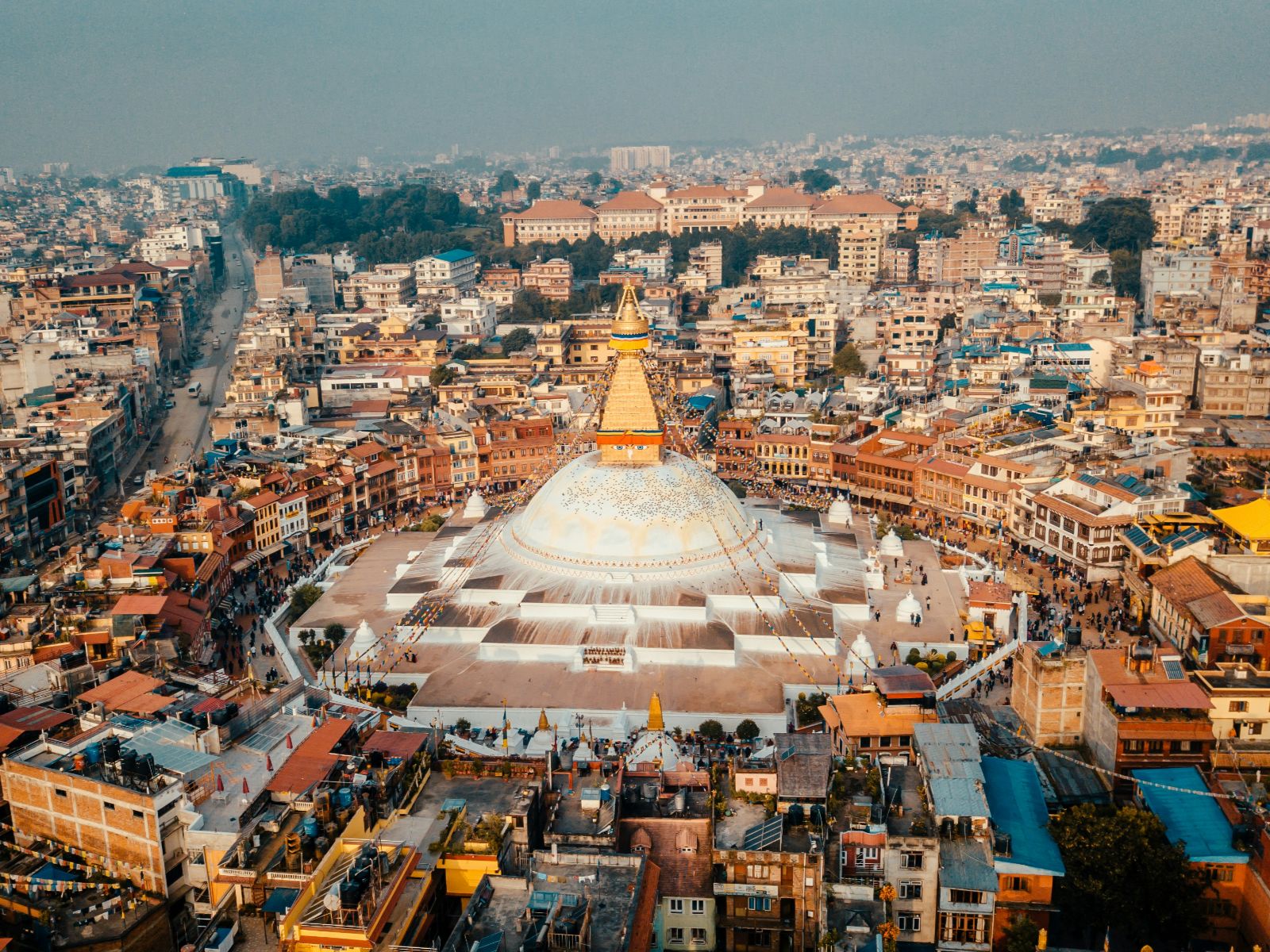 Rondreis Nepal, Kathmandu, Boudhanath Stupa bovenaanzicht in Kathmandu