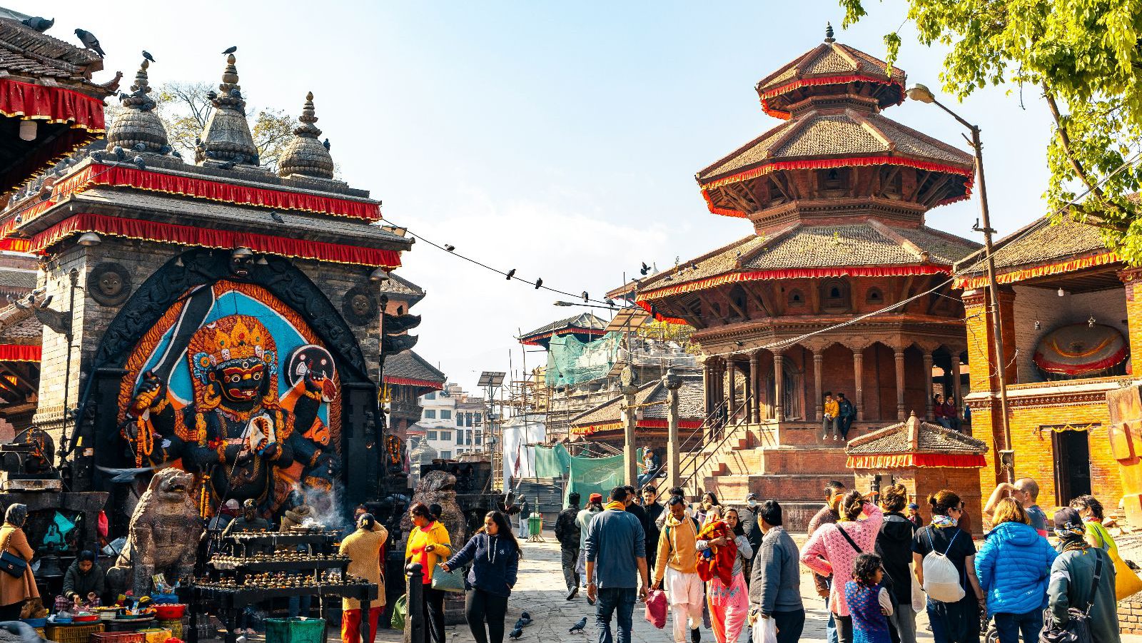 Rondreis Nepal, Kathmandu, Ingang van de Monkey Temple