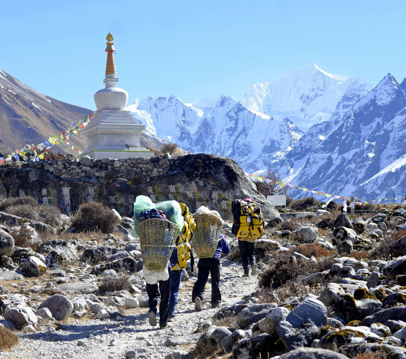 Rondreis Nepal, Langtang Regio, mensen beginnen aan de Langtang Trekking