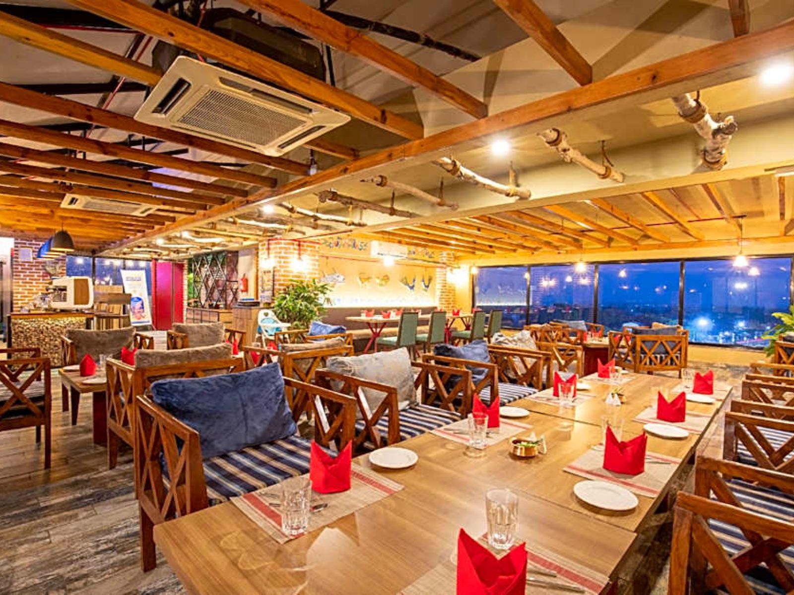Rondreis Nepal, Nepalgunj, Hotel Siddharta, restaurant terras