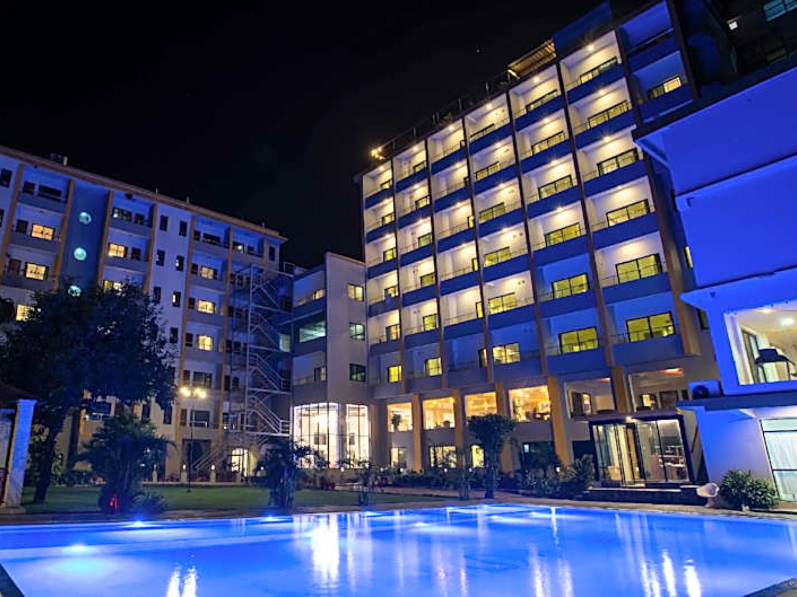 Rondreis Nepal, Nepalgunj, Hotel Siddharta, zwembad
