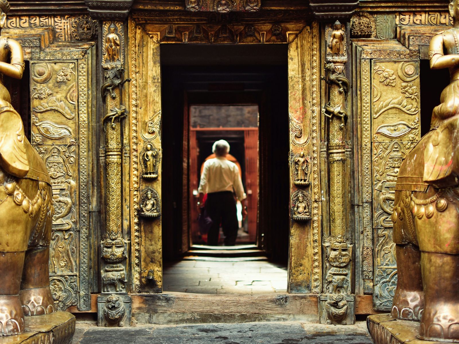 Rondreis Nepal, Patan, Buddhist Tempel Ingang