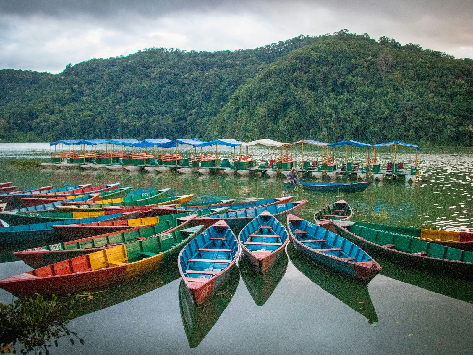 Rondreis Nepal, Pokhara, Phewa Lake Bootjes