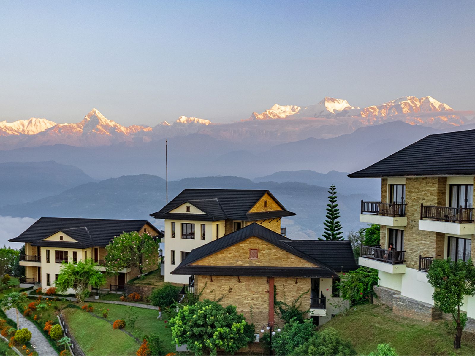 Rondreis Nepal, Rupakot, Rupakot Resort, buitenzijde kamers