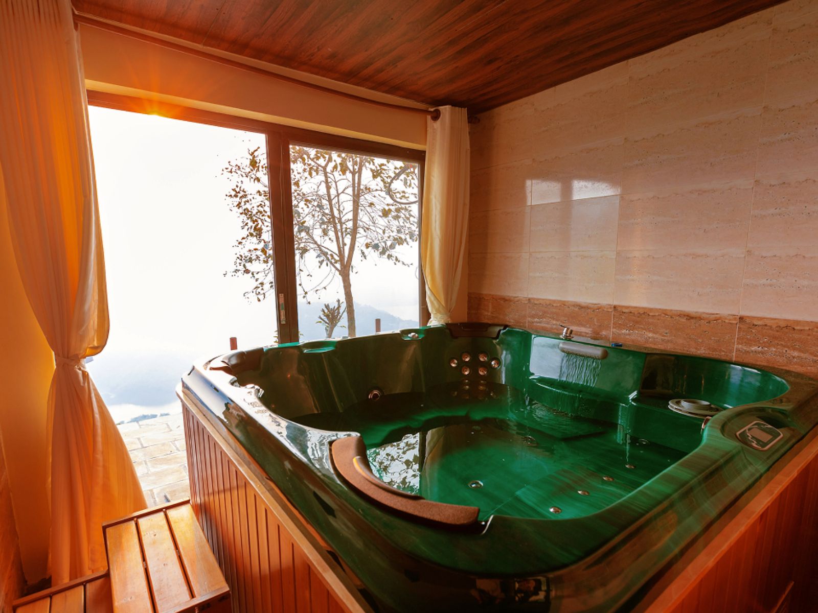 Rondreis Nepal, Rupakot, Rupakot Resort, whirlpool