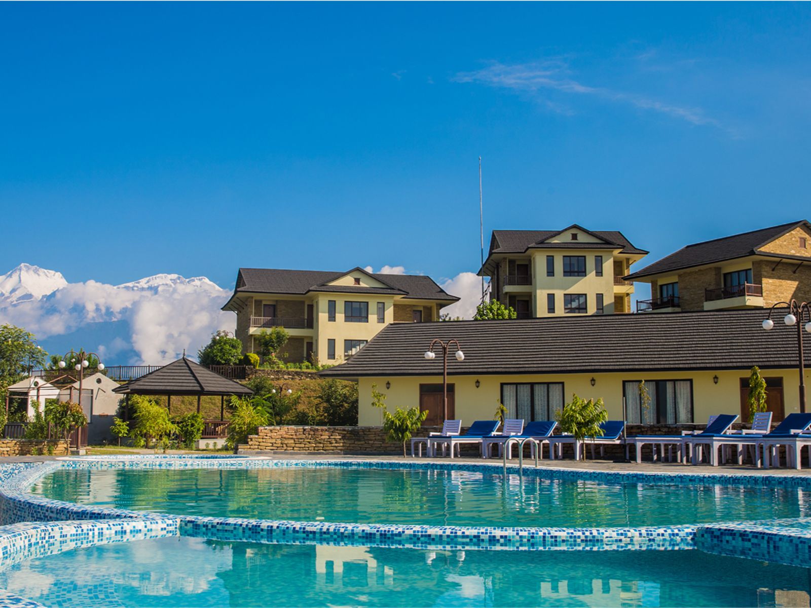 Rondreis Nepal, Rupakot, Rupakot Resort, zwembad hotel