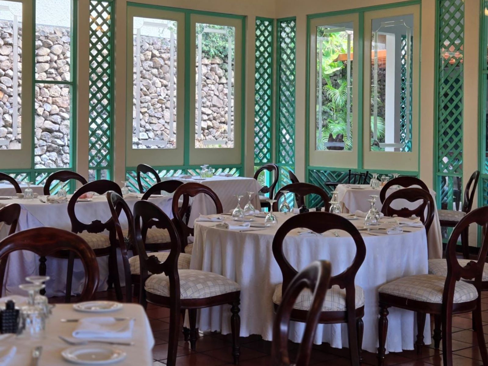Rondreis Nicaragua, León, El Convento, eetgedeelte restaurant hotel binnen