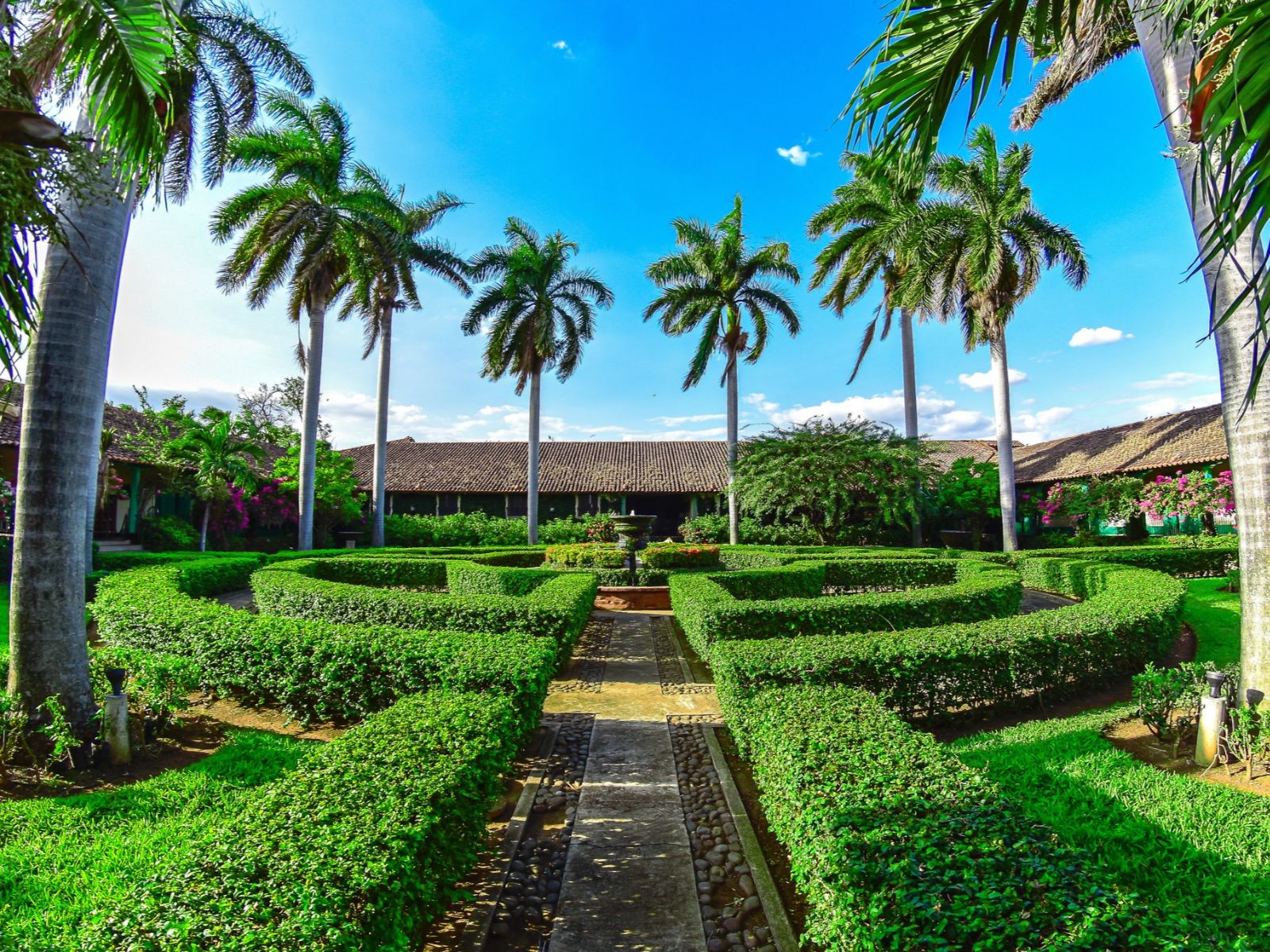 Rondreis Nicaragua, León, El Convento, hotel tuin