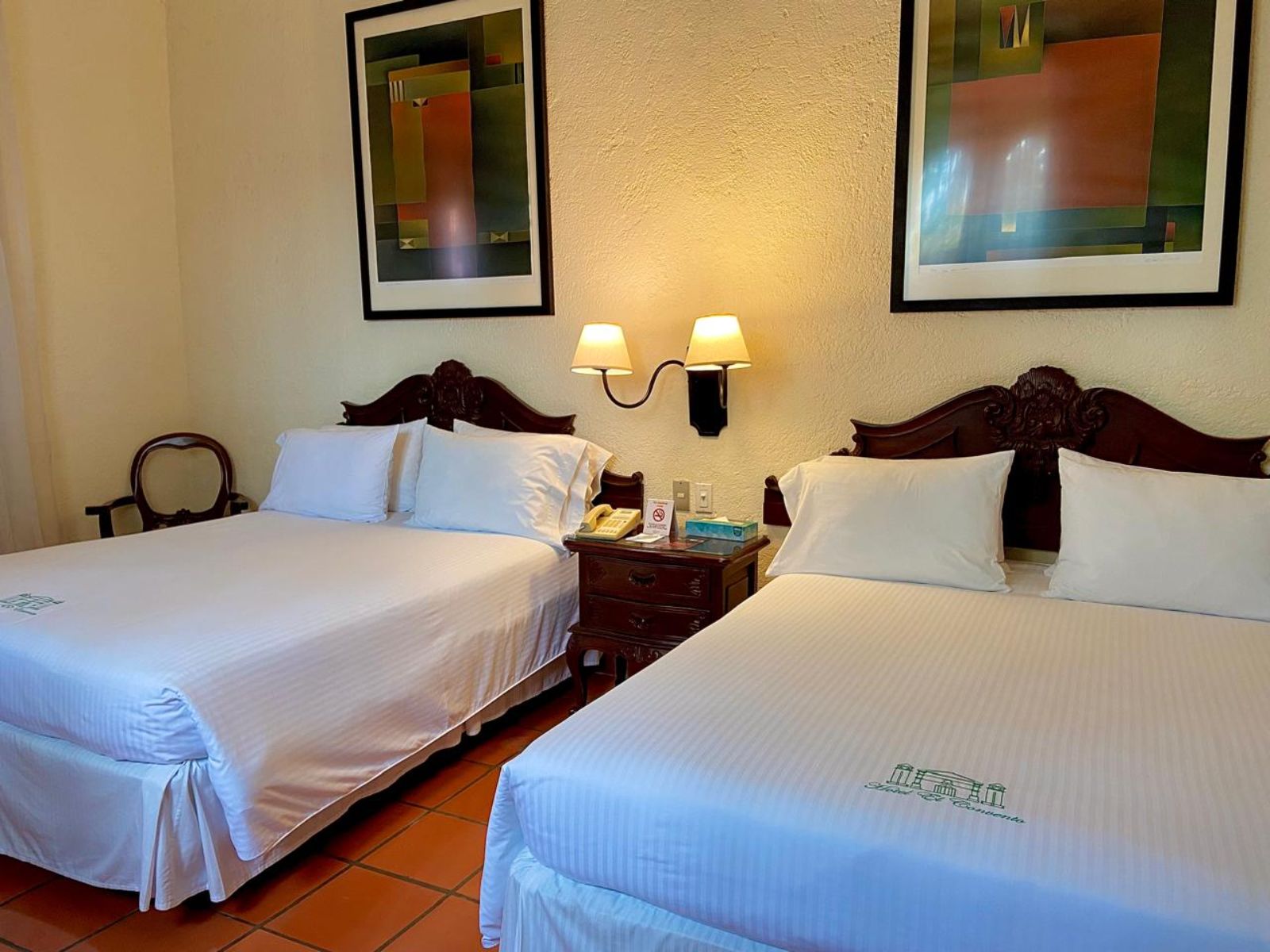 Rondreis Nicaragua, León, El Convento, kamer met twin beds