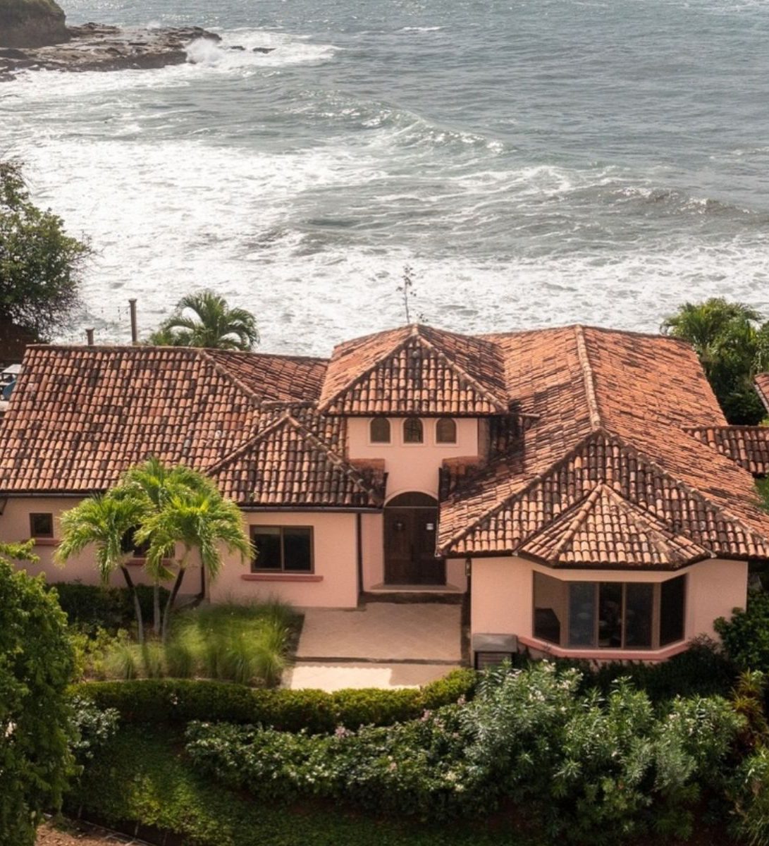 Rondreis Nicaragua, Popoyo, Rancho Santana, bovenaanzicht resort met zee op de achtergrond