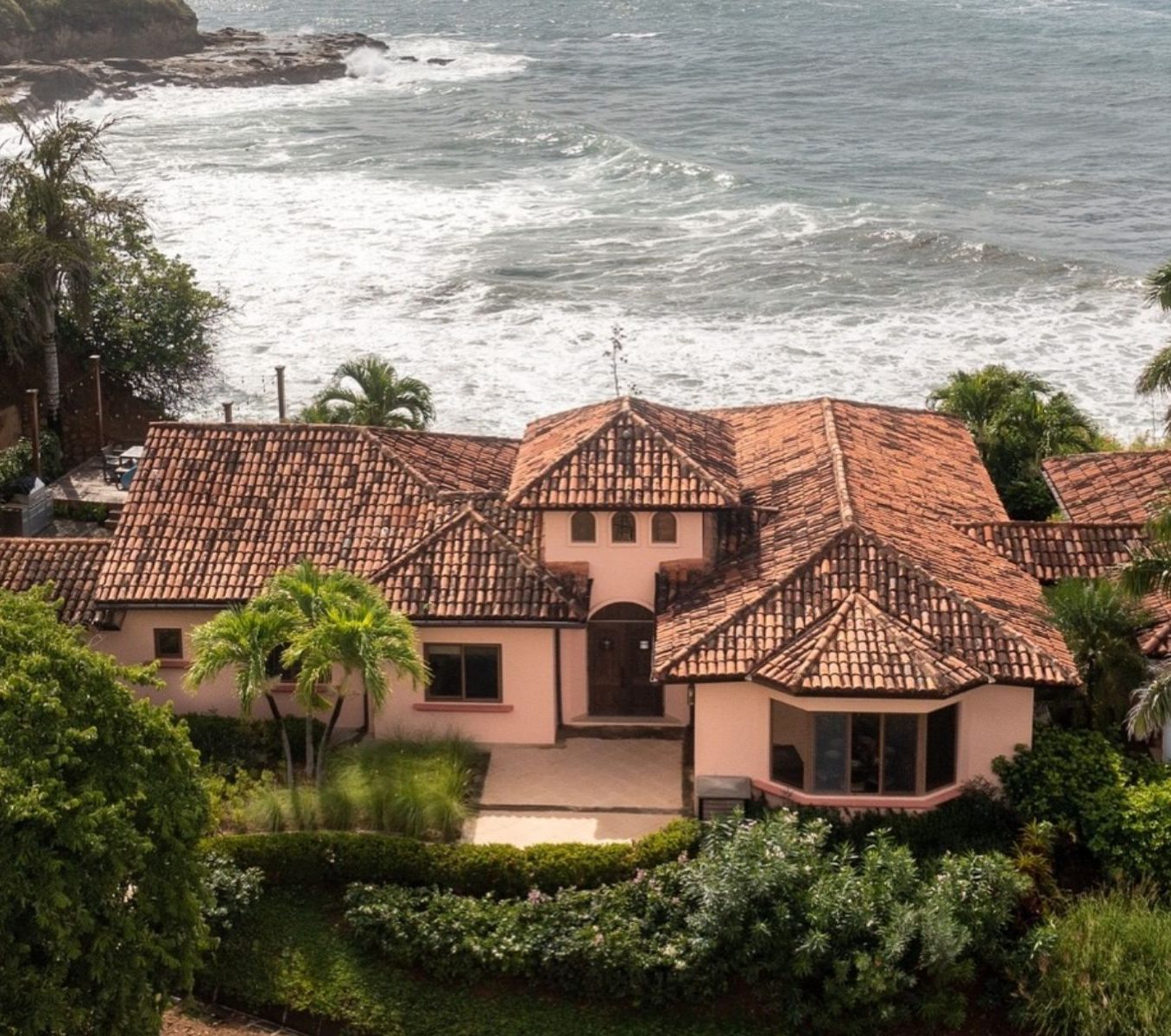 Rondreis Nicaragua, Popoyo, Rancho Santana, bovenaanzicht resort met zee op de achtergrond