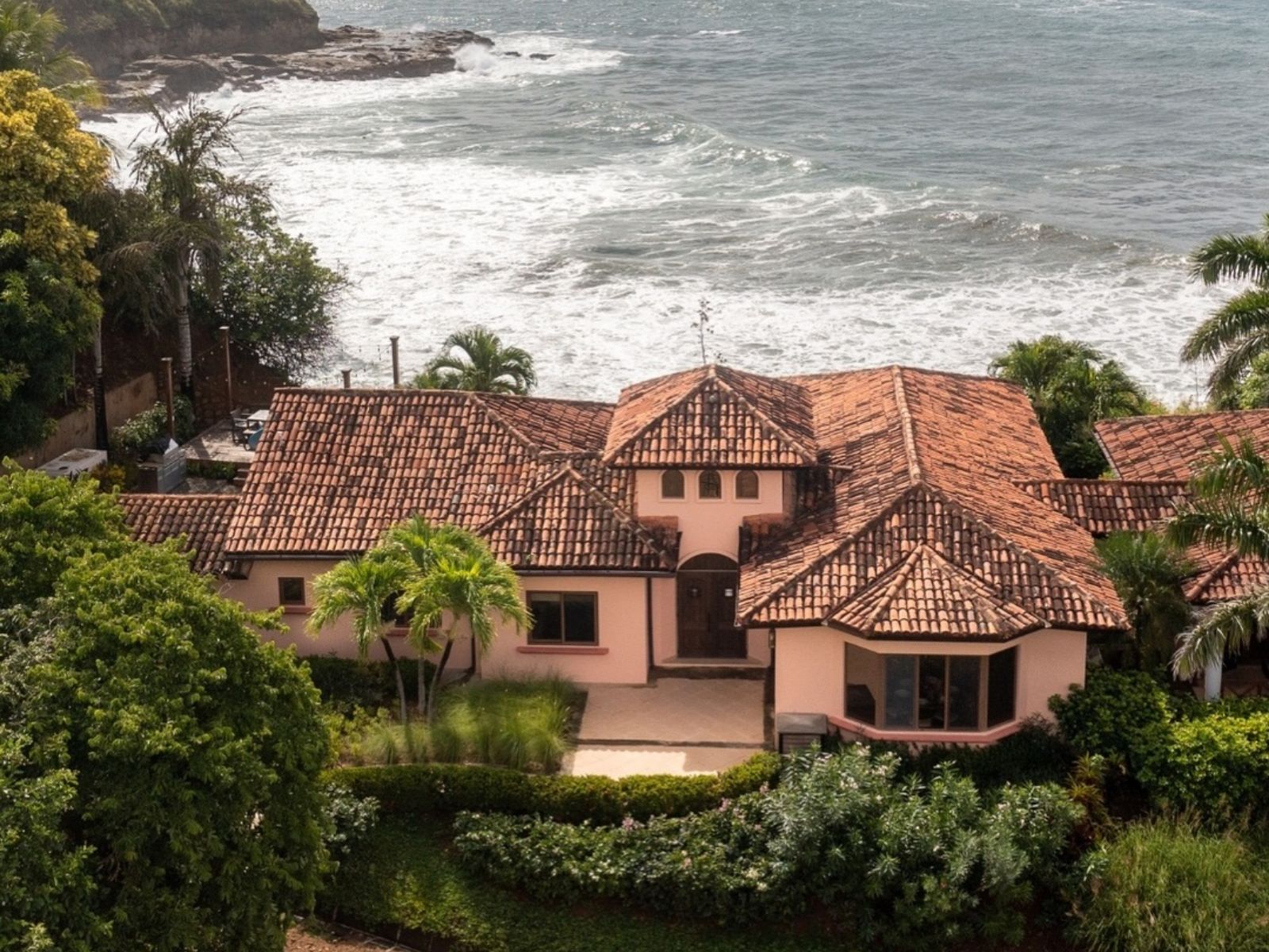 Rondreis Nicaragua, Popoyo, Rancho Santana, bovenaanzicht resort met zee op de achtergrond