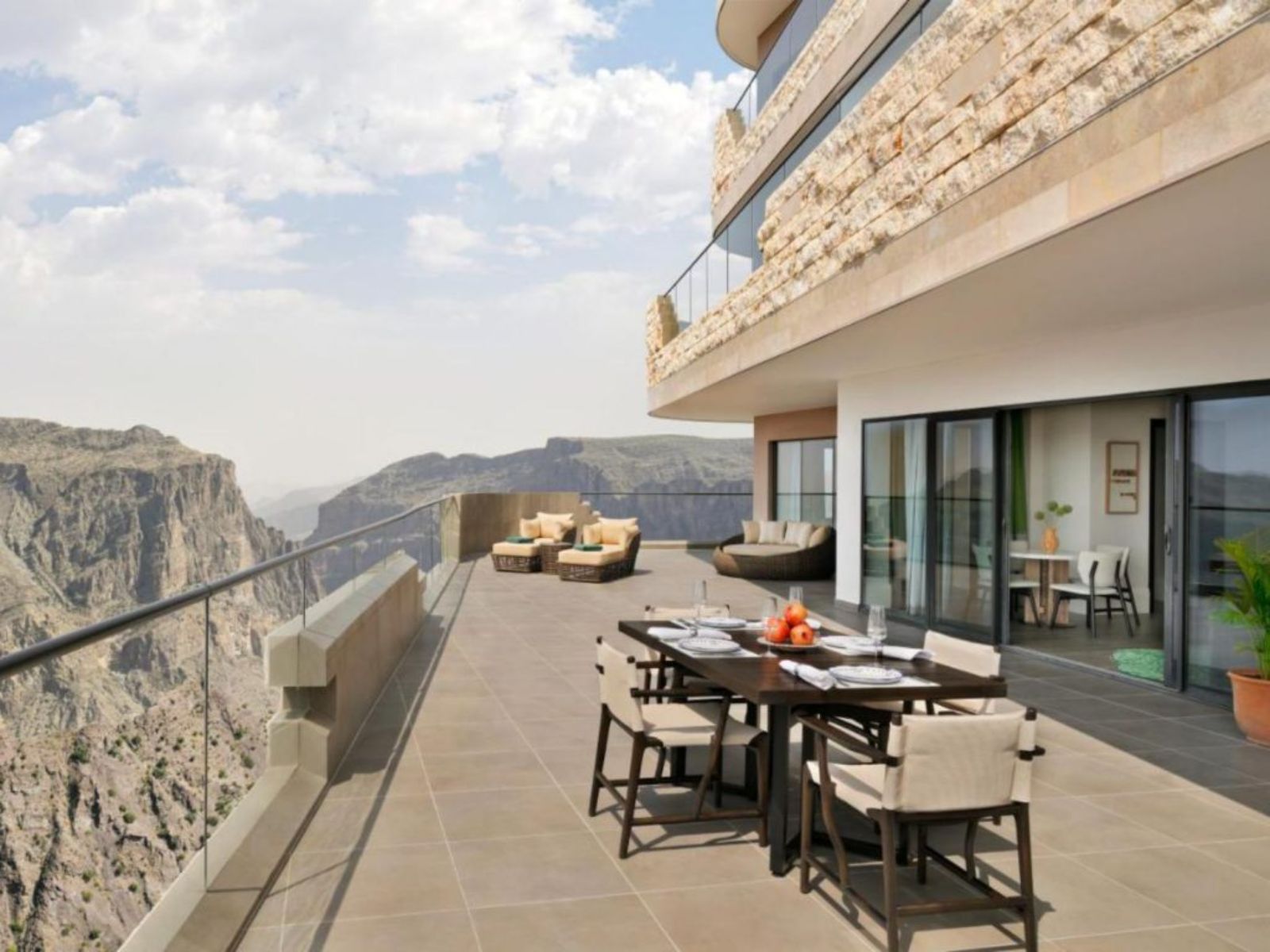 Rondreis Oman, Jebel Akhdar, Indigo, one bedroom suite double bed