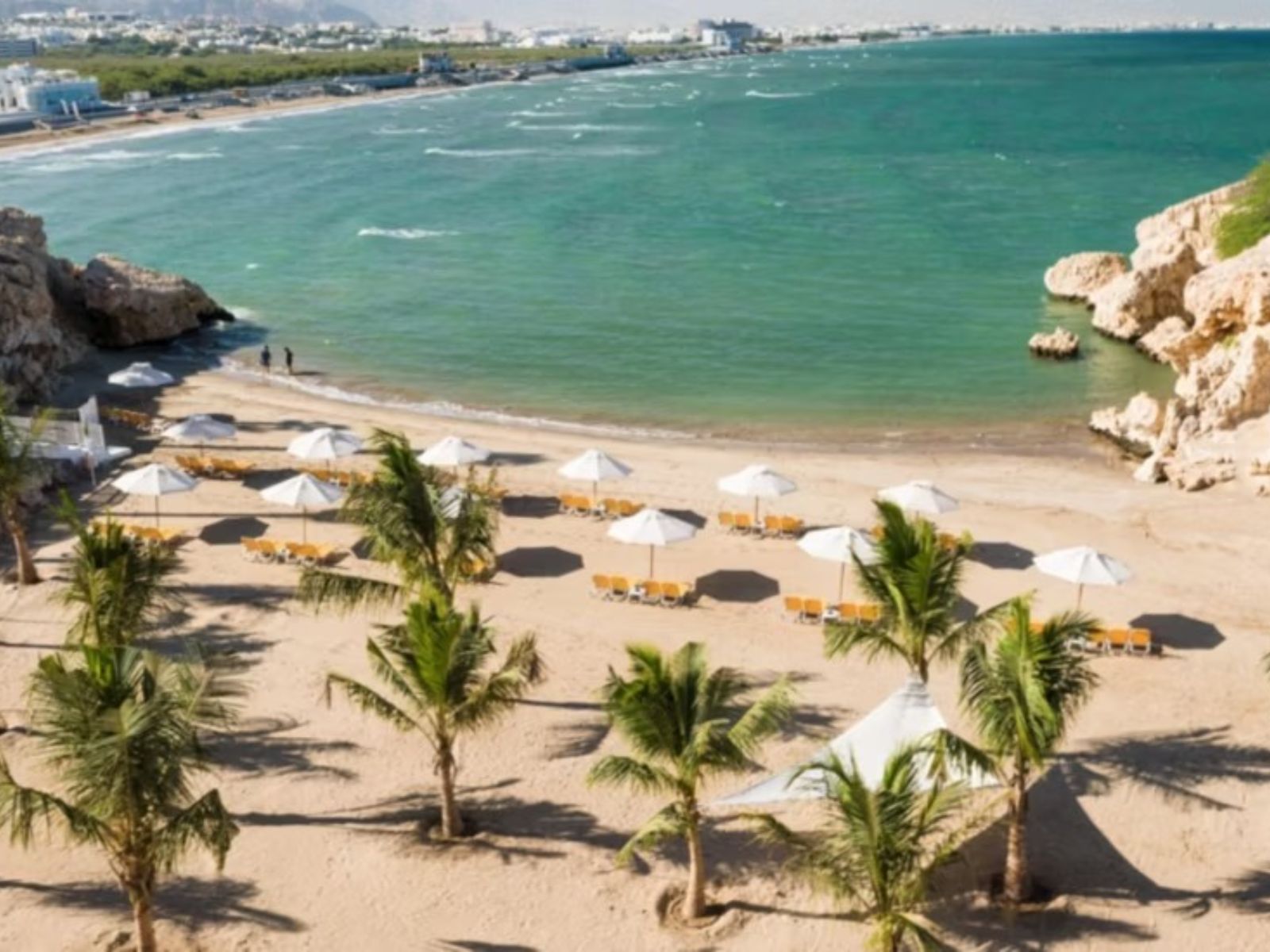 Rondreis Oman, Muscat, Crowne Plaza, strand