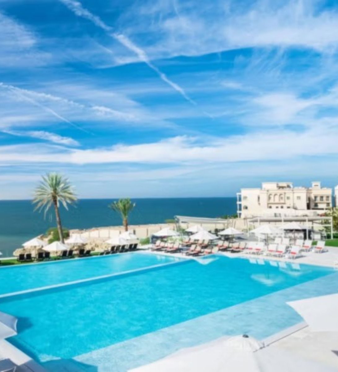 Rondreis Oman, Muscat, Crowne Plaza, zwembad