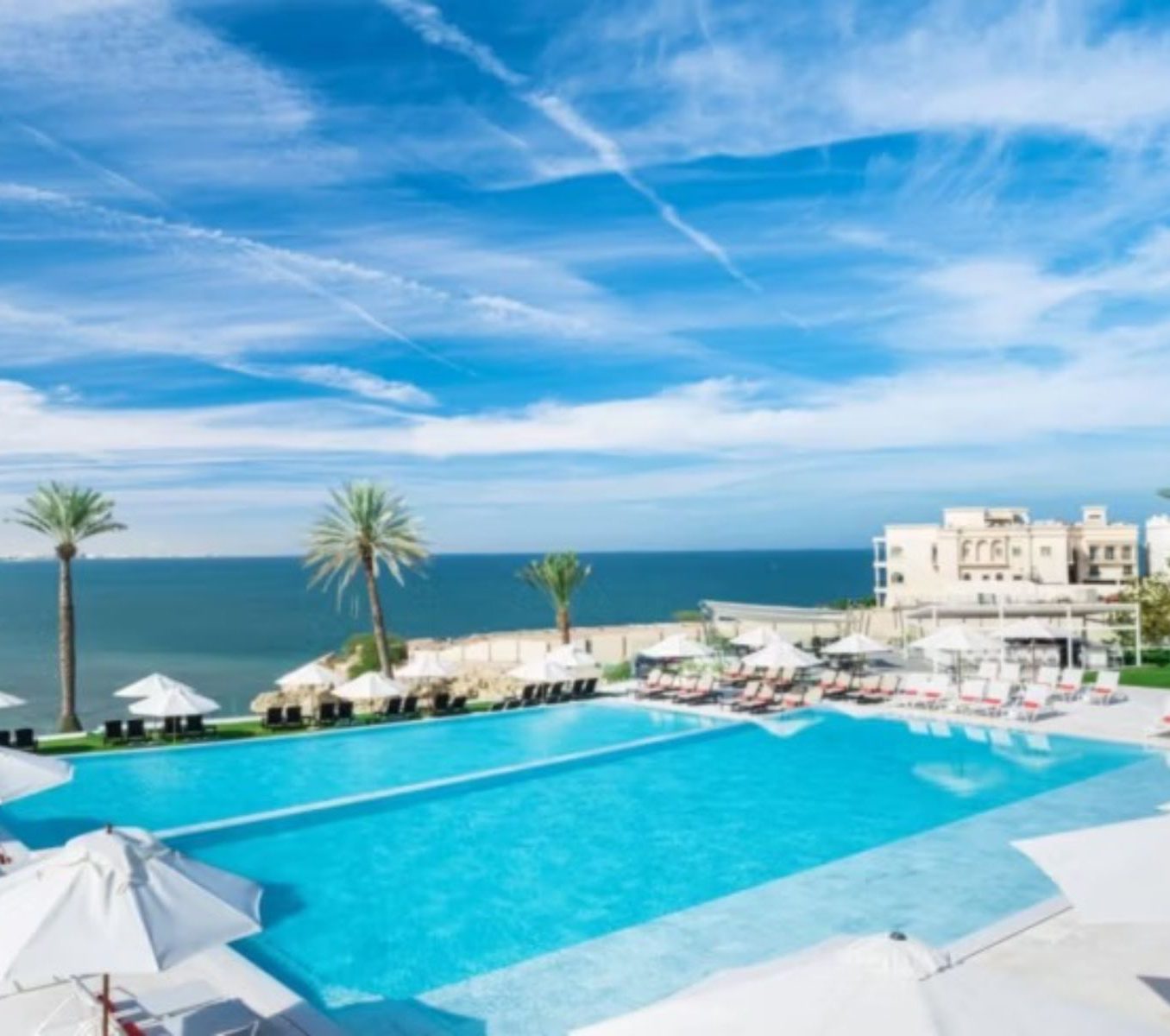 Rondreis Oman, Muscat, Crowne Plaza, zwembad