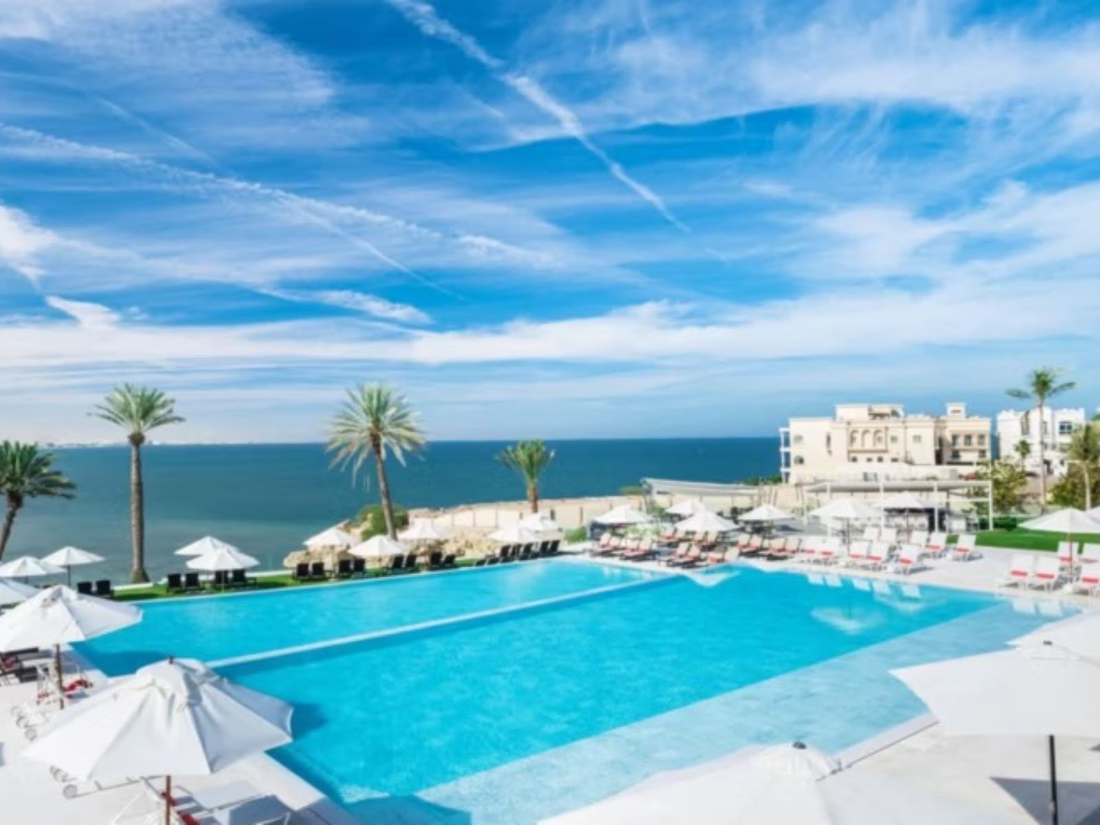 Rondreis Oman, Muscat, Crowne Plaza, zwembad