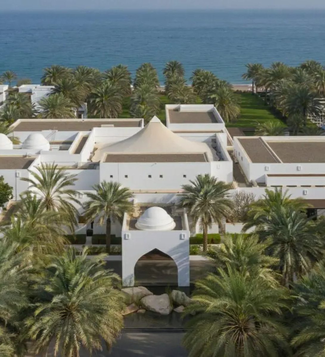 Rondreis Oman, Muscat, The Chedi, buitenaanzicht hotel