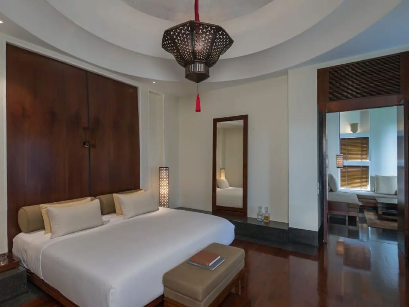 Rondreis Oman, Muscat, The Chedi, hotelkamer double beds