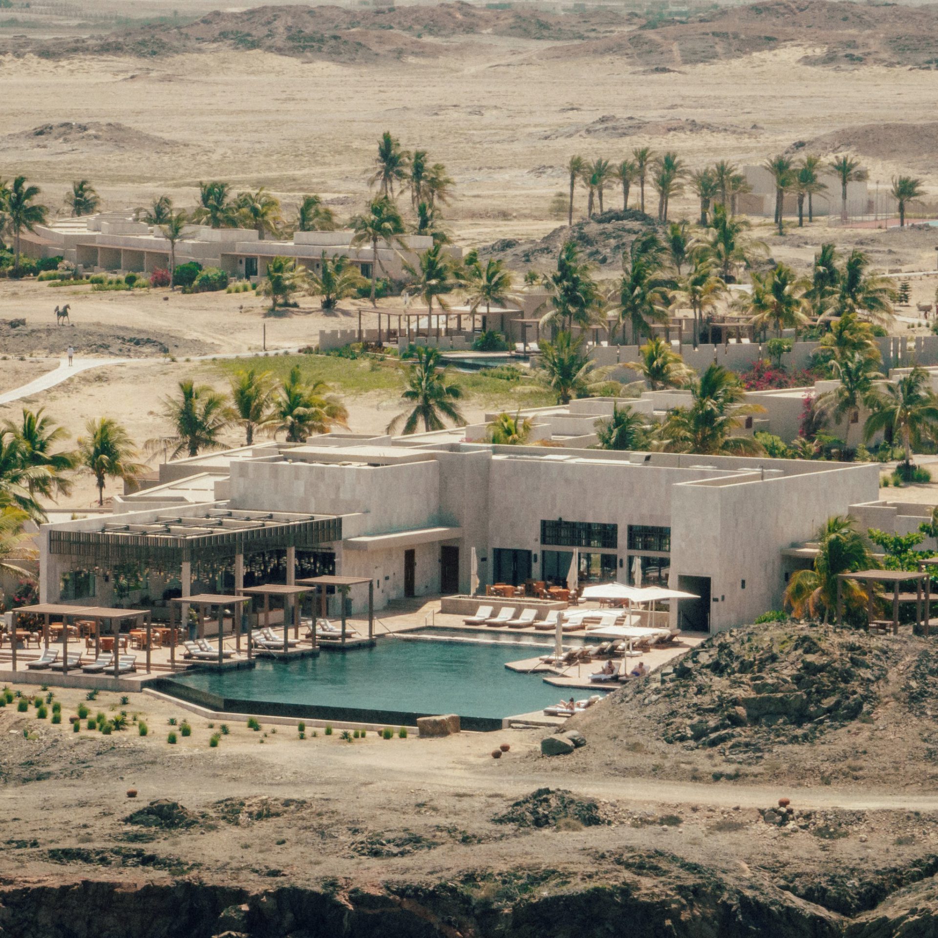 Rondreis Oman, Salalah, Alila Hinu Bay Beach Resort, hotel buitenaanzicht