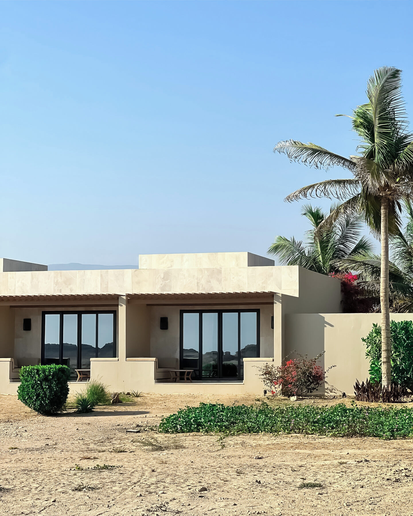 Rondreis Oman, Salalah, Alila Hinu Bay Beach Resort, hotelkamer buitenaanzicht