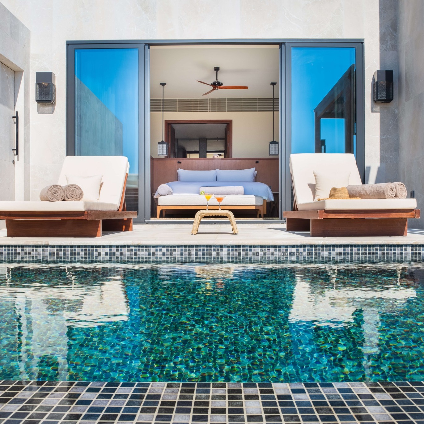 Rondreis Oman, Salalah, Alila Hinu Bay Beach Resort, hotelkamer met zwembad overzicht