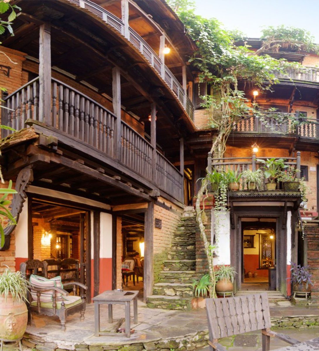 rondreis nepal, bandipur, old inn, buitenaanzicht patio