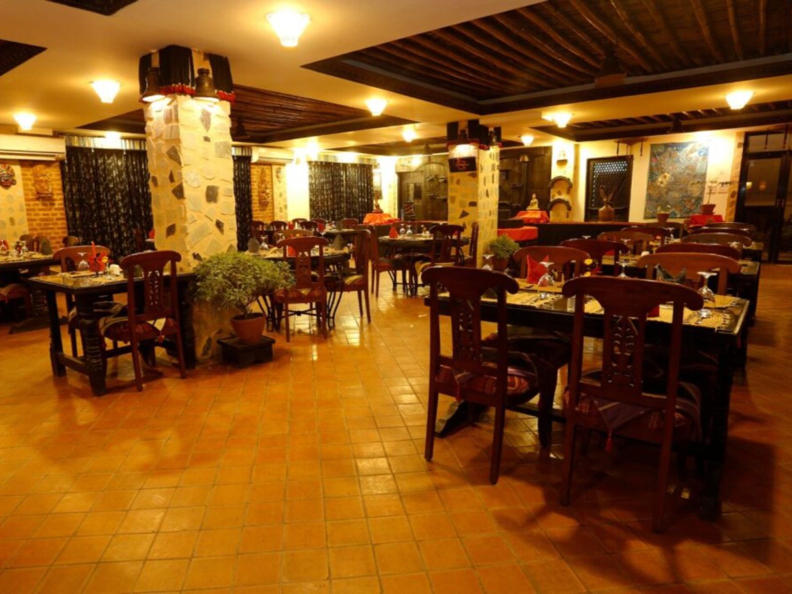 rondreis nepal, bhaktapur, hotel heritage, restaurant