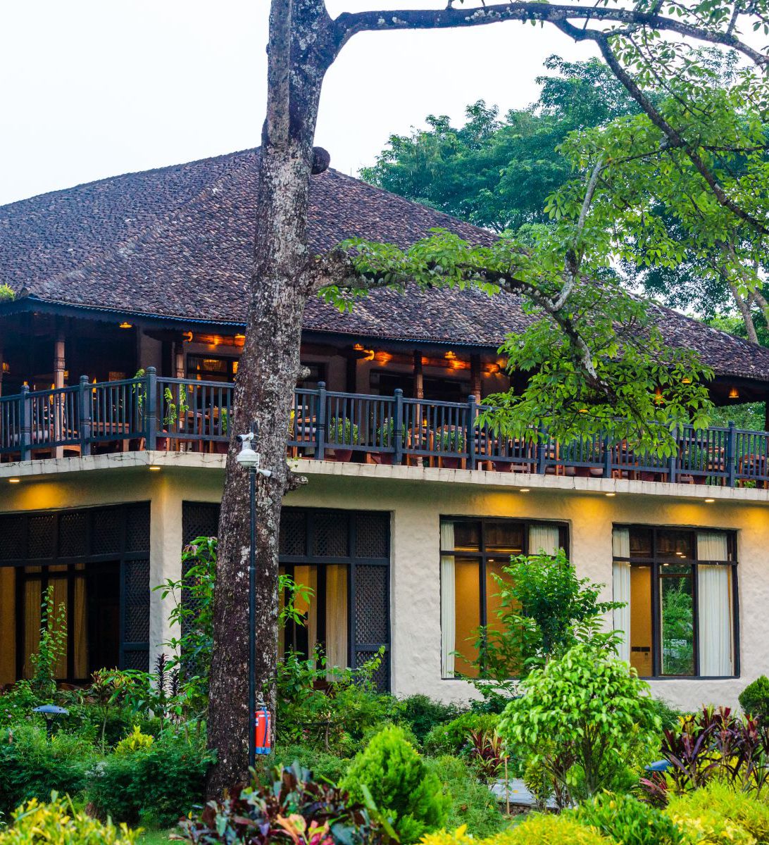 rondreis nepal, chitwan nationaal park, banbas resort, buitenaanzicht